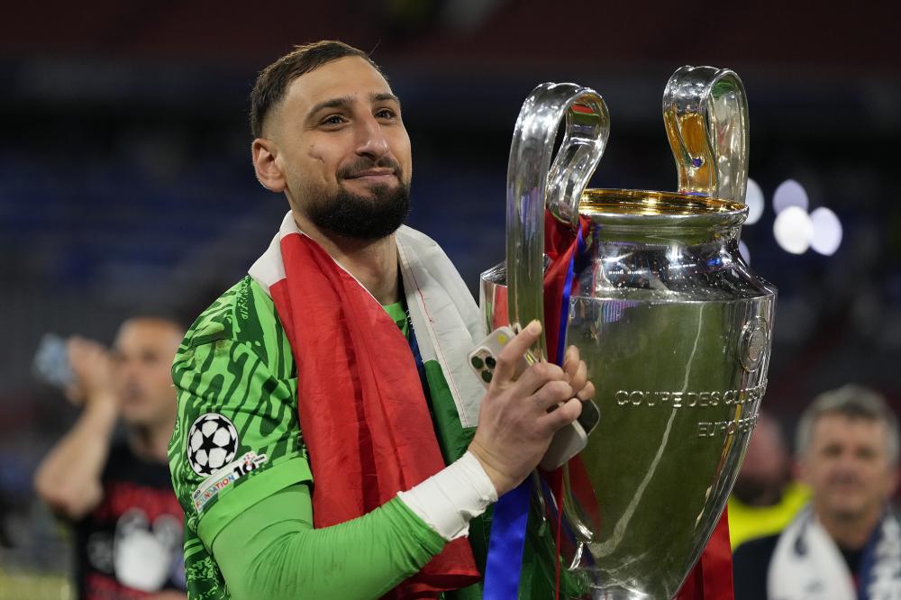 记者：多特为法比奥-席尔瓦提供了为期五年的合同